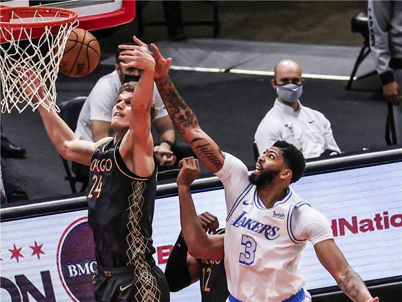 Los Angeles Lakers Defeat Chicago Bulls in NBA Match