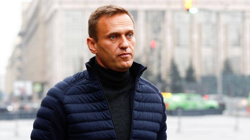 Title: Navalny Uses Media Skills to Break Putin's Silence