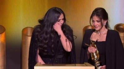 Title: Smiles and Tears: Dunya and Emy Samir Ghanem at the Joy Awards in Riyadh