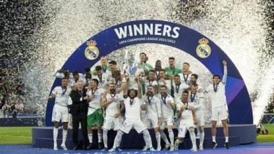 Real Madrid Raises the Champions League Trophy