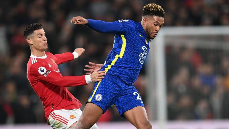 Manchester United Draws with Chelsea, Reducing Champions League Chances