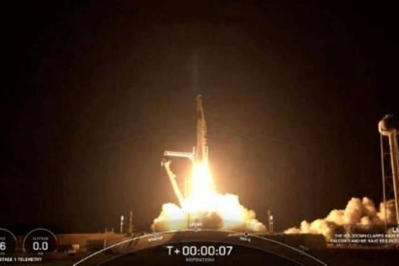 SpaceX Tourists Begin Historic Three-Day Journey in Earth's Orbit