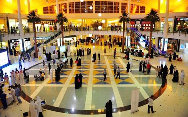 Saudi Arabia Restricts Work in Malls to Citizens