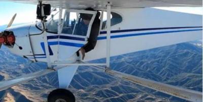 Dangerous Adventure: Video Documents How a YouTuber Opened a Plane Door and Jumped