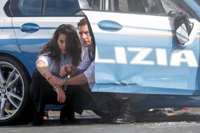 Title: "Mission Impossible" Style: Gang Steals Tom Cruise's Bags with Sophisticated Trick