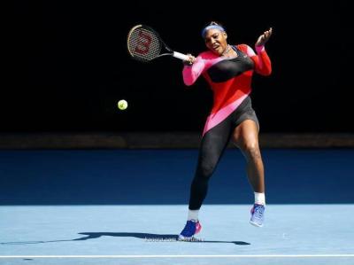 American Serena Williams Advances to Quarterfinals of Australian Open
