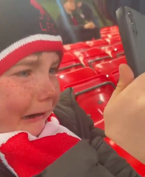 Emotional Video of Irish Child Crying Tears of Joy for Mohamed Salah