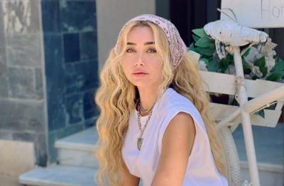 Title: Hanaa El Zahran Stirs Followers' Curiosity with This Look