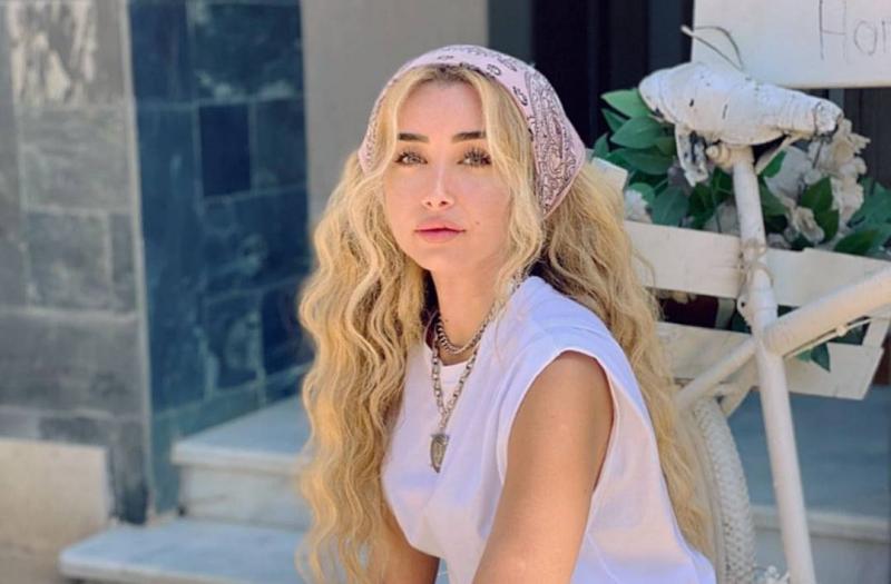 Title: Hanaa El Zahran Stirs Followers' Curiosity with This Look