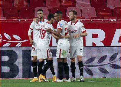 Sevilla Thrashes Valencia and Advances to Copa del Rey Quarterfinals