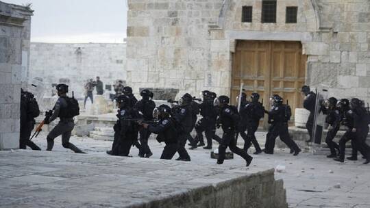 Violent Clashes at Al-Aqsa Mosque between Palestinians and Israeli Army