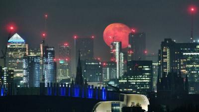 "Strawberry Moon"... The World Witnesses the First Supermoon of Two for 2022