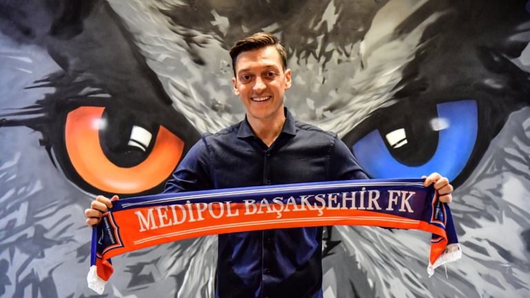 Officially.. Mesut Özil Signs with a New Club