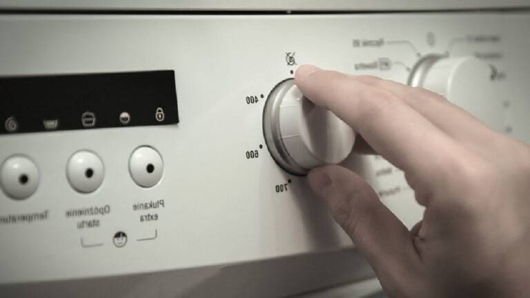 Britain Pushes to Avoid Energy-Hungry Appliances