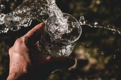 Is Drinking Ice-Cold Water in Hot Weather Dangerous to Health?