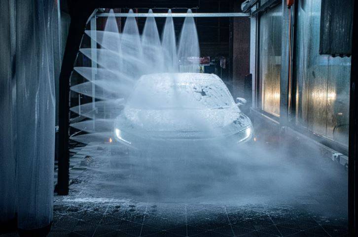 Tragedy at a Car Wash Station: He Exited and Met His Death