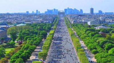 بالفيديو..مباراة تونس والجزائر أغلقت أشهر شارع في العالم