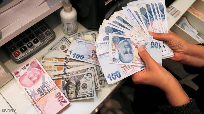 الليرة التركية تسجل تراجعا قياسيا في مقابل الدولار