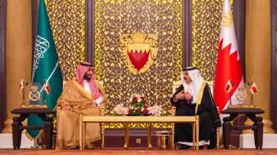 ولي العهد السعودي وملك البحرين يبحثان تعزيز العلاقات