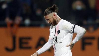 بالفيديو.. راموس لا يغير عادته ويرتكب المحظور في باريس سان جيرمان