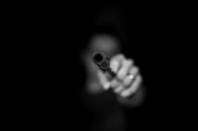 قتل شقيقته فأرداه والده بالرصاص على الفور