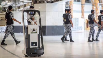 10 Robots Roaming the Grand Mosque.. Here is the Reason