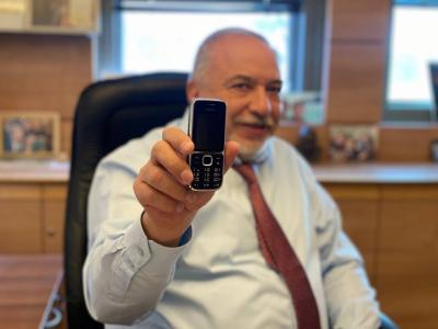 Spy Scandal Leads to "Crazy" Surge in Demand for "Dumb" Phones