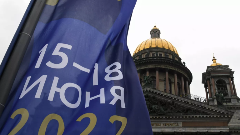 Title: Activities of the Petersburg Economic Forum Begin with Participation from Arab Countries