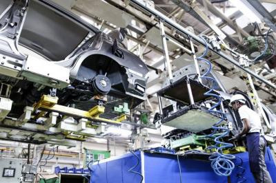 # Deaths of Workers and Hundreds Injured: COVID-19 Paralyzes Car Factories in India