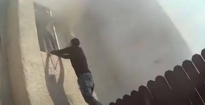 Video: Young Man Risks His Life to Save Two Children from a Burning House