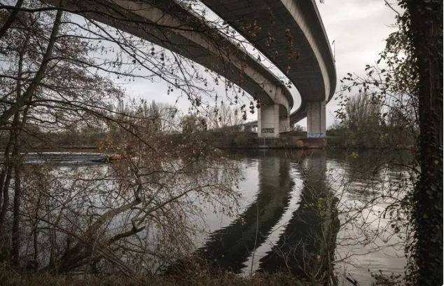 Title: In France: Beaten and Thrown into the River - 