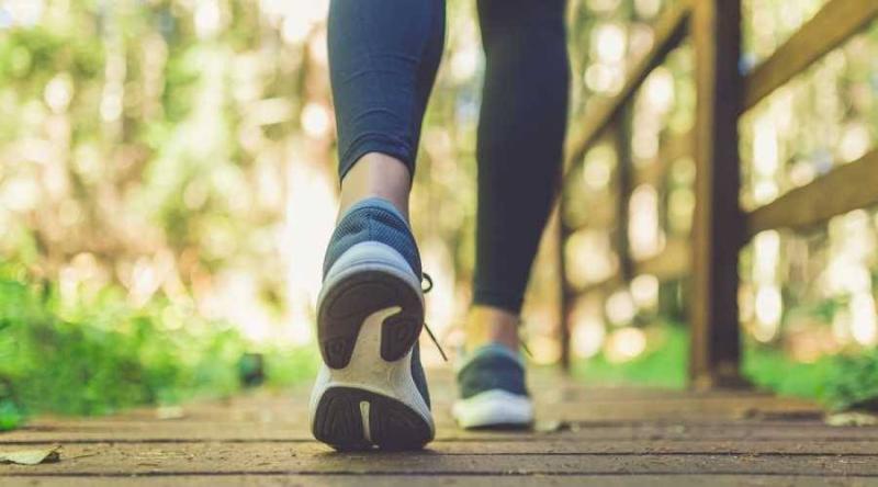 A Few Minutes of Walking After Eating Reduces the Risk of Two Diseases