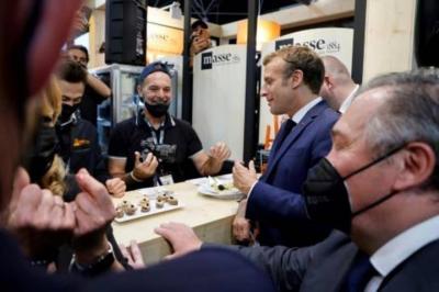 Student Throws Egg at Macron During Exhibition Opening in Lyon