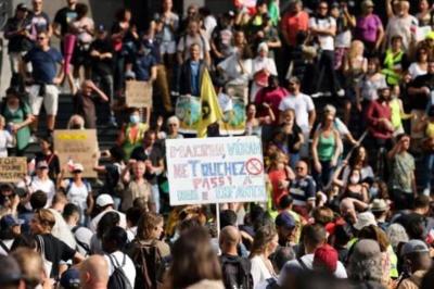 140,000 People Demonstrate in France Against Health Pass