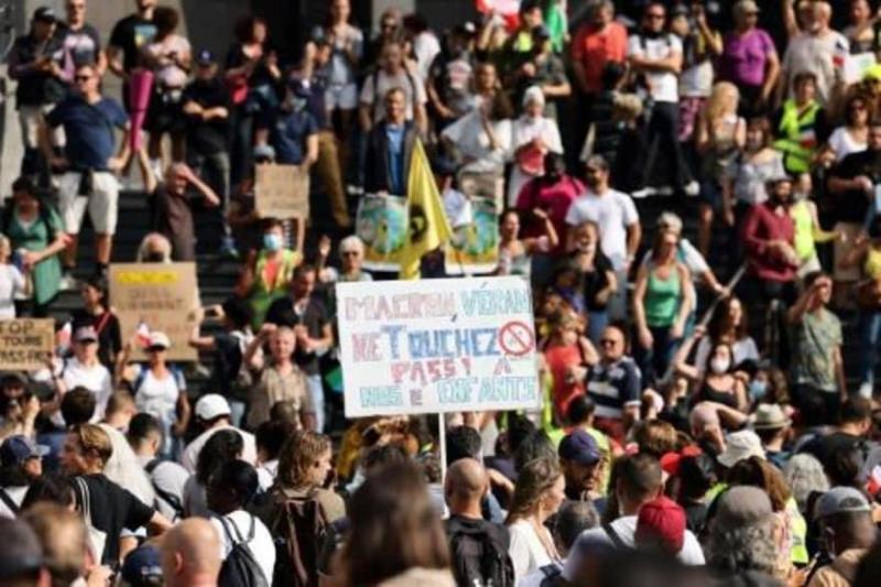 140,000 People Demonstrate in France Against Health Pass
