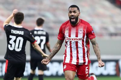 Olympiacos Thrashes Eindhoven in Europa League - Video