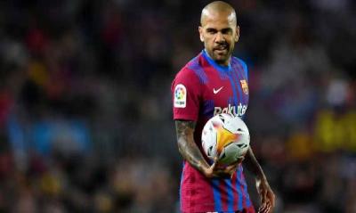 Dani Alves: Barcelona Does Not Respect Its Historical Players