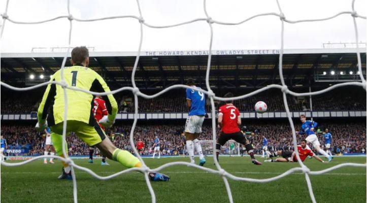 Everton, in Danger of Relegation, Deals Blow to Manchester United
