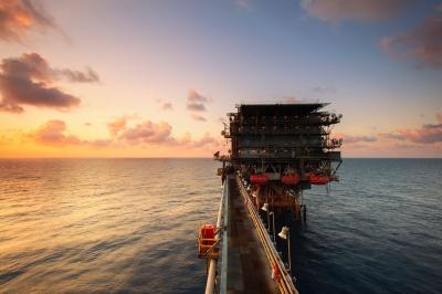 Oil Surpasses $70 a Barrel Driven by Demand Growth Expectations