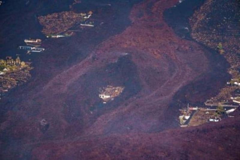 Lava from La Palma Volcano Reaches the Sea, Concerns Over Toxic Emissions