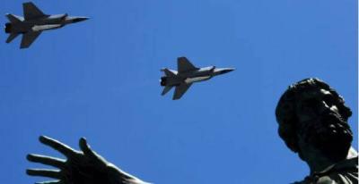Aircraft Ignite Ukraine War: Russia Warns and U.S. Gives "Green Light"