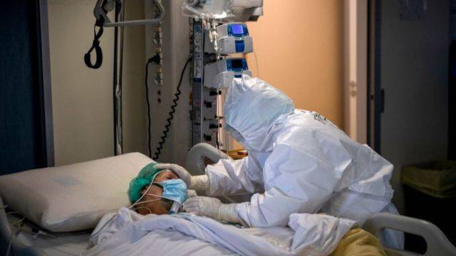 Singapore Forces Unvaccinated COVID-19 Patients to Pay Their Treatment Bills