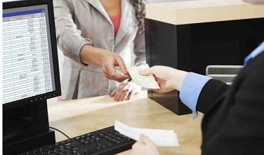 Emptying Banks of Their Employees: The Other Face of the Sector's Collapse