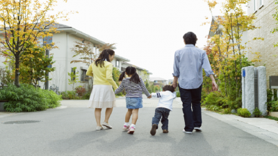 Children in Japan Learn to Walk Differently