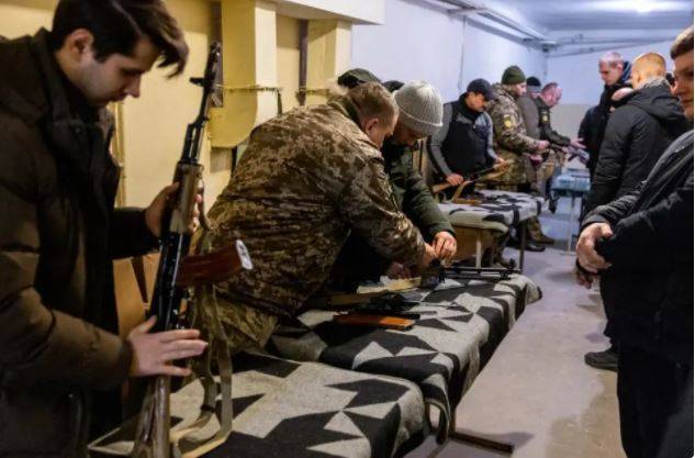 Reports: Americans Who Served in Afghanistan and Iraq Prepare to Travel to Ukraine