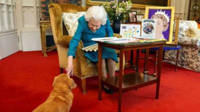 Book Reveals... British Minister Accidentally Ate Biscuits Designed for the Queen's Dogs
