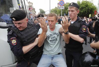 Doctors Close to Navalny Fear He Could Suffer a Heart Attack "At Any Moment"