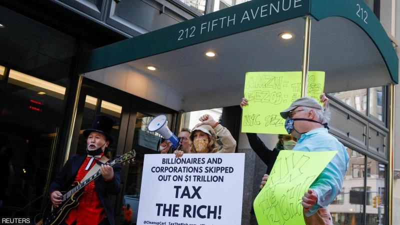 Millionaires' Protest: Millionaires Demonstrate Outside Bezos' Homes