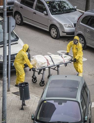 They Let People Die.. Warning About the Dangers of the Second Year of COVID-19