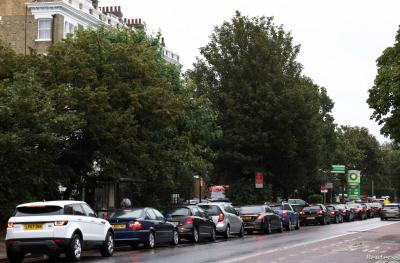 Fuel Crisis in the United Kingdom Grows "Worse" as Stations Sell at Double the Price
